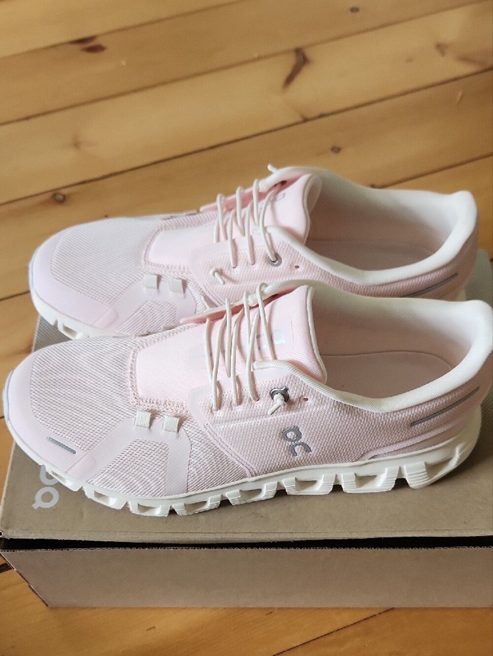 On Running Cloud 6 Women's Sneakers in Pale Pink - Picture 4 of 10